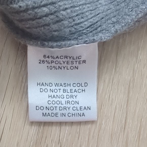 Gray Sleeveless Knit Top - Picture 4 of 5